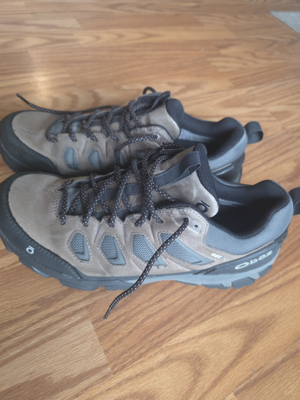Oboz Men's Brown and Black Trail Boots - Rugged Outdoor Support - Picture 2 of 9